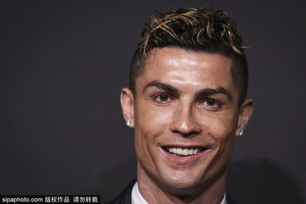 孔帕尼：卡尔能否和梅西相比？我们只想让他成为最好的卡尔