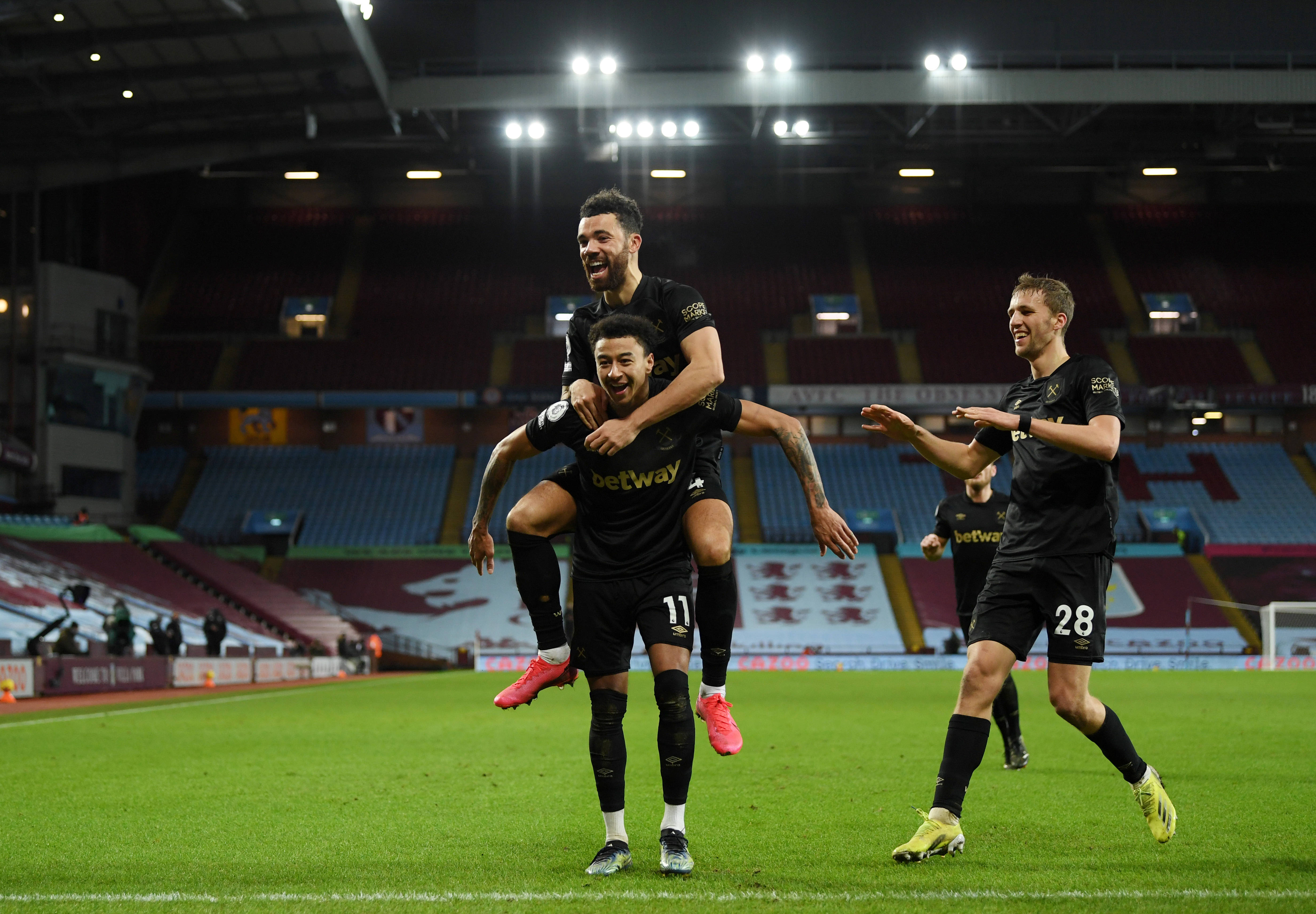 卡萨诺盛赞劳塔罗：他已经4年没去休假了，批评他的人真无知