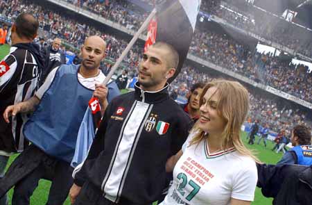 恩祖齐-马塔加盟中甲升班马深圳青年人