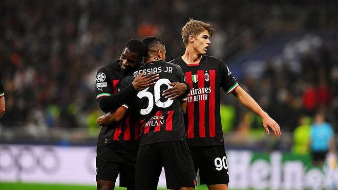 每体列足坛十大奇葩条款：博格坎普拒坐飞机；内马尔微笑条款（西媒盘点足坛十大离奇合同条款：博格坎普拒乘航班，内马尔“微笑条款”在列）