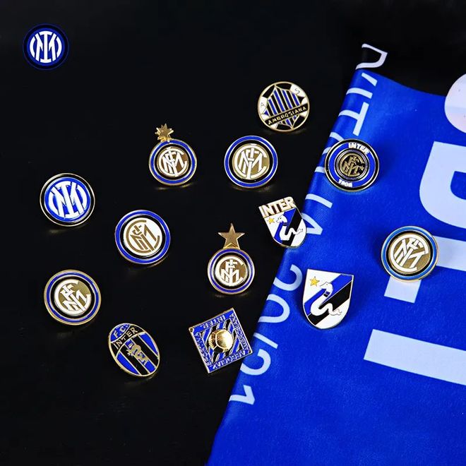 德甲生涯第10次戴帽，凯恩赛后将比赛用球带走收藏（凯恩德甲生涯第10次上演帽子戏法，赛后捧走比赛用球留作纪念）