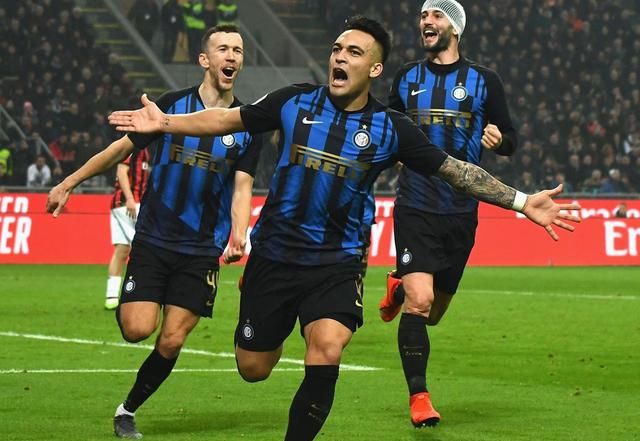 狄龙33+2对轰东契奇38分！布克里程碑，两旧将掀翻湖人，老詹10分（狄龙33+2硬刚东契奇38分，布克达成里程碑！两旧将掀翻湖人，詹姆斯仅得10分）