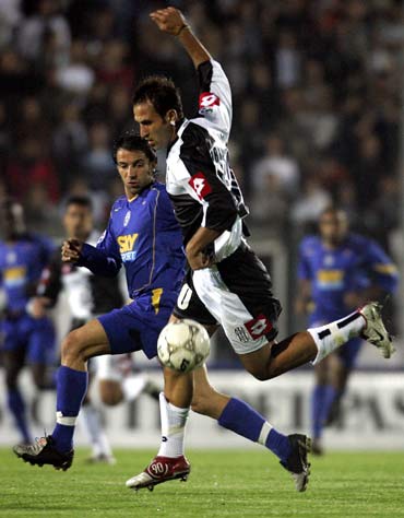 辽宁铁人祝贺重庆铜梁龙冲超：敢打敢拼，晋级中超实至名归（辽宁铁人恭贺重庆铜梁龙冲超：顽强拼搏，晋级中超实至名归）