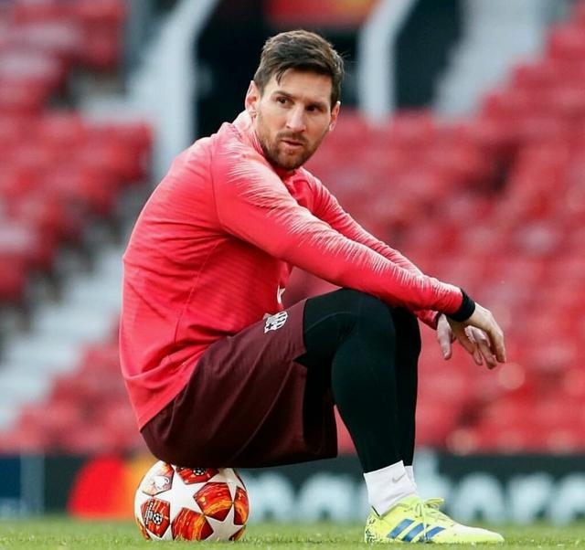 范德芬：伊萨克是最难对付的对手，他是非常全面的顶级球员（范德芬称伊萨克为最难缠对手：全面且顶级的球员）