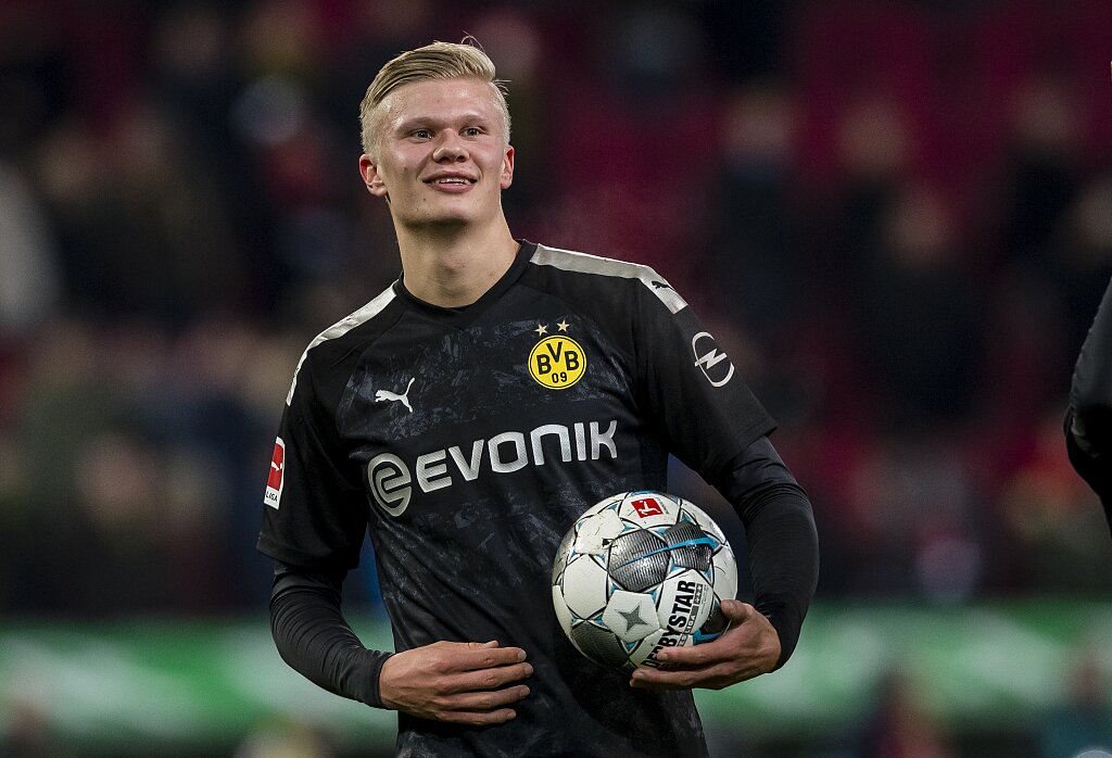 法媒：齐达内是执教法国的热门人选，但他要先解决赞助商问题（法媒：齐达内领跑法国队主帅人选，但须先处理赞助商难题）