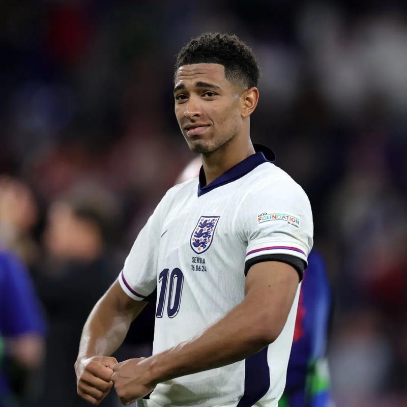 雨一直下，气氛不算融洽！这次比赛为什么不带徐杰呢？