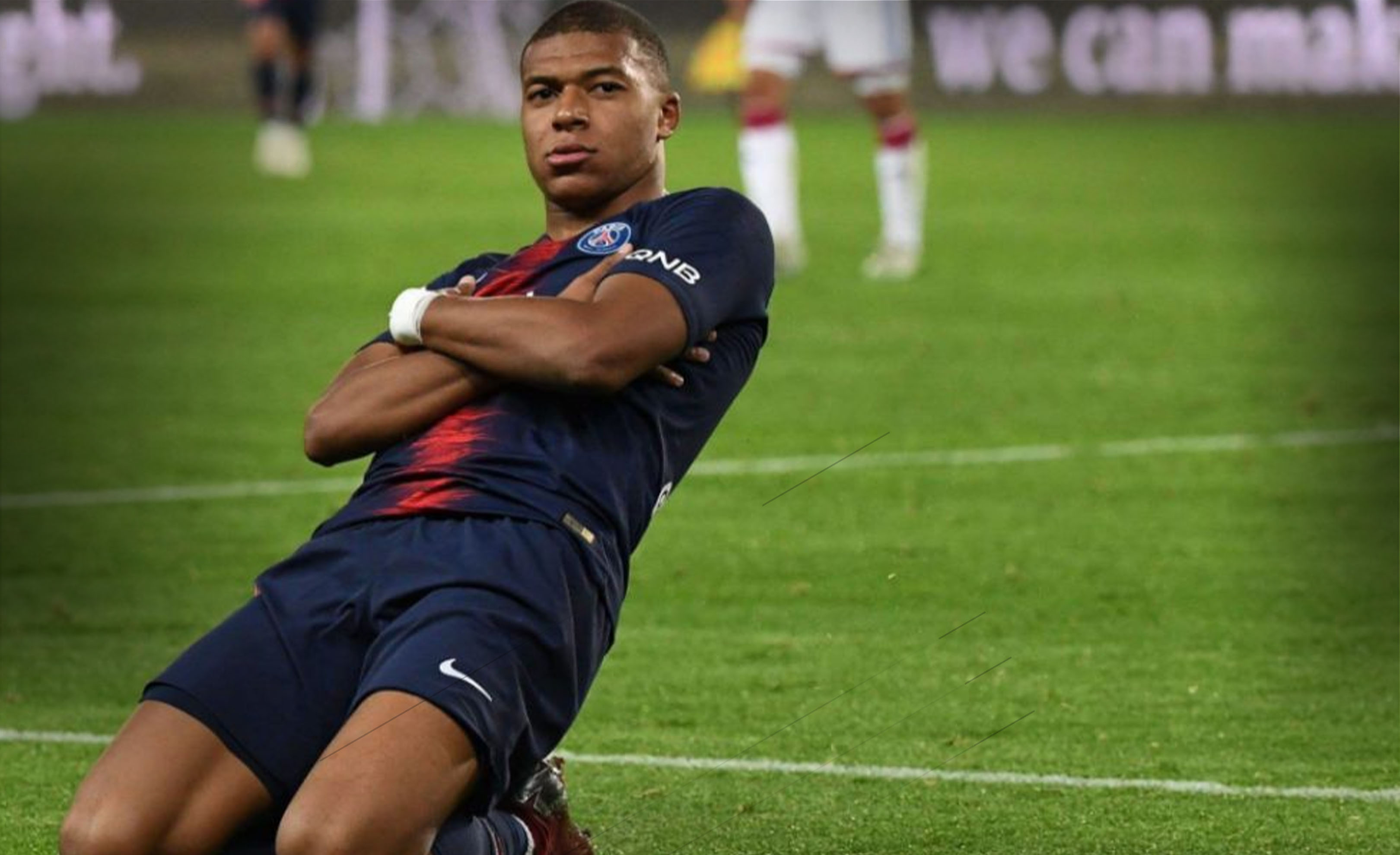 对阵尼斯首开记录，奥巴梅扬解锁职业生涯400球里程碑（奥巴梅扬对尼斯先拔头筹，生涯400球里程碑达成）