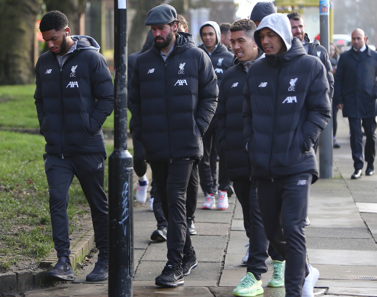 足球欧冠决赛将首次引入AI裁判辅助系统